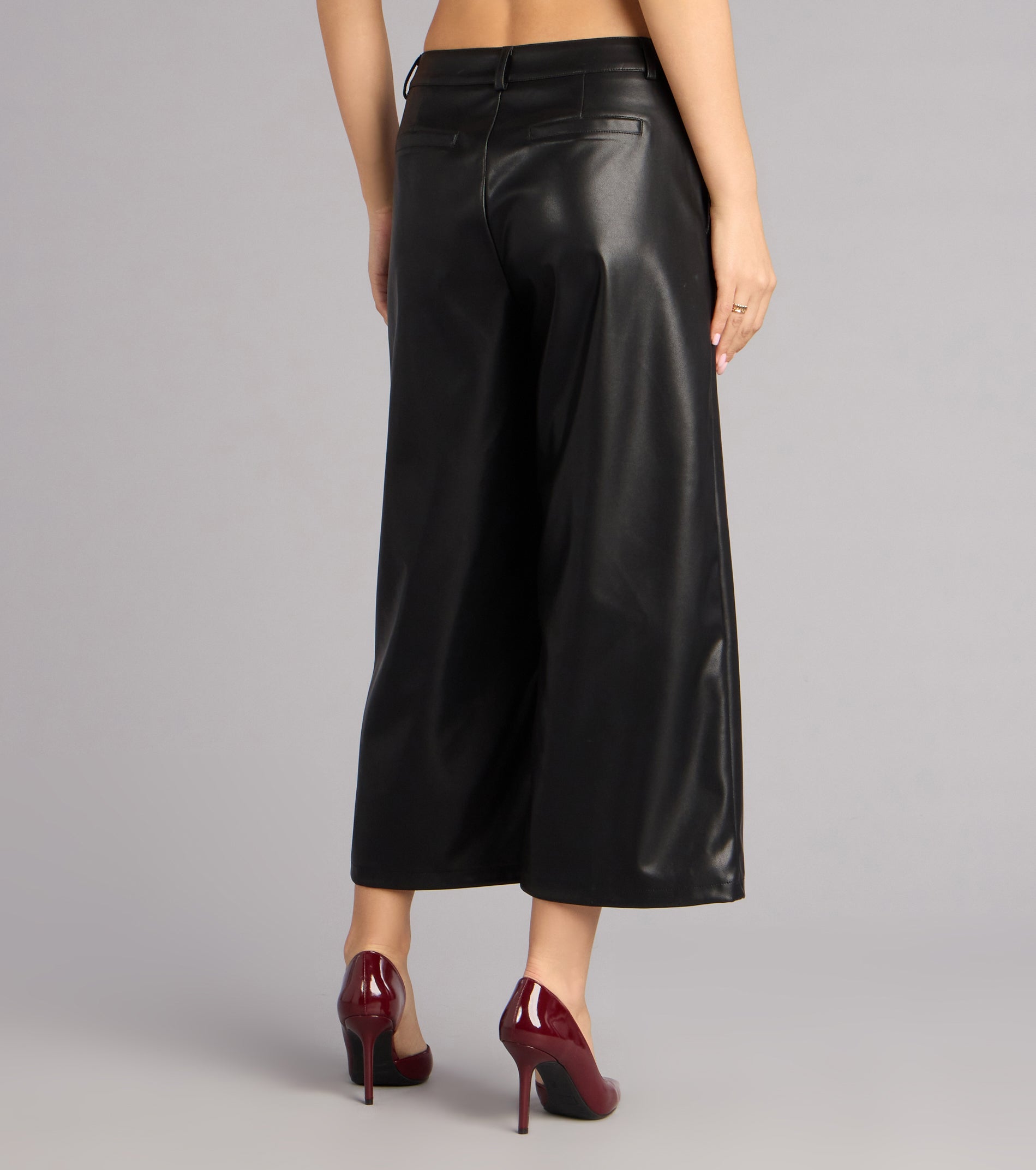Cool Girl Sleek Faux Leather Cropped Pants