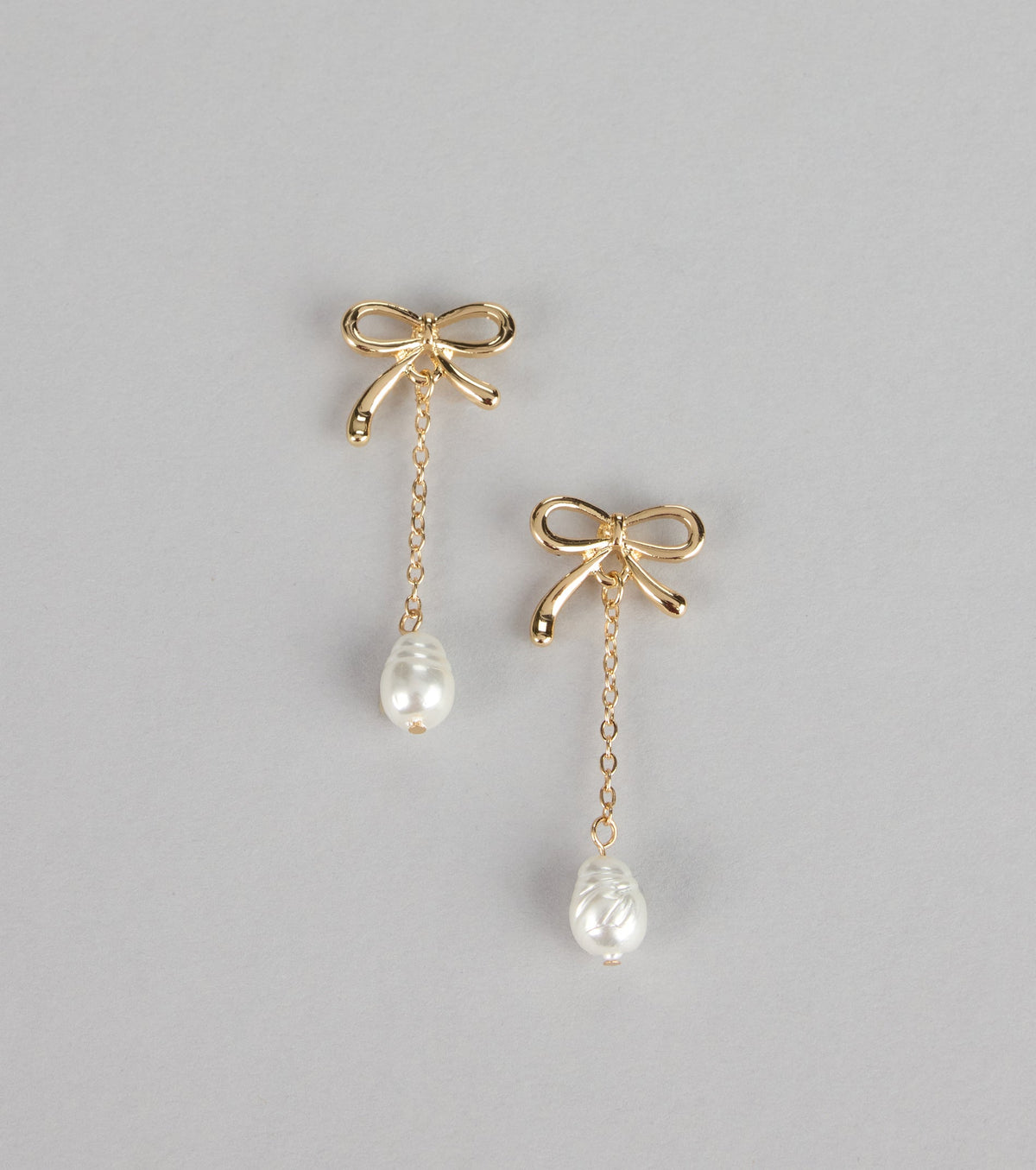Charm Me Bow Dangle Pearl Earrings