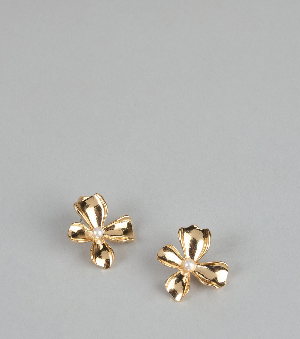 Bloom Bold Pearl Flower Stud Earrings