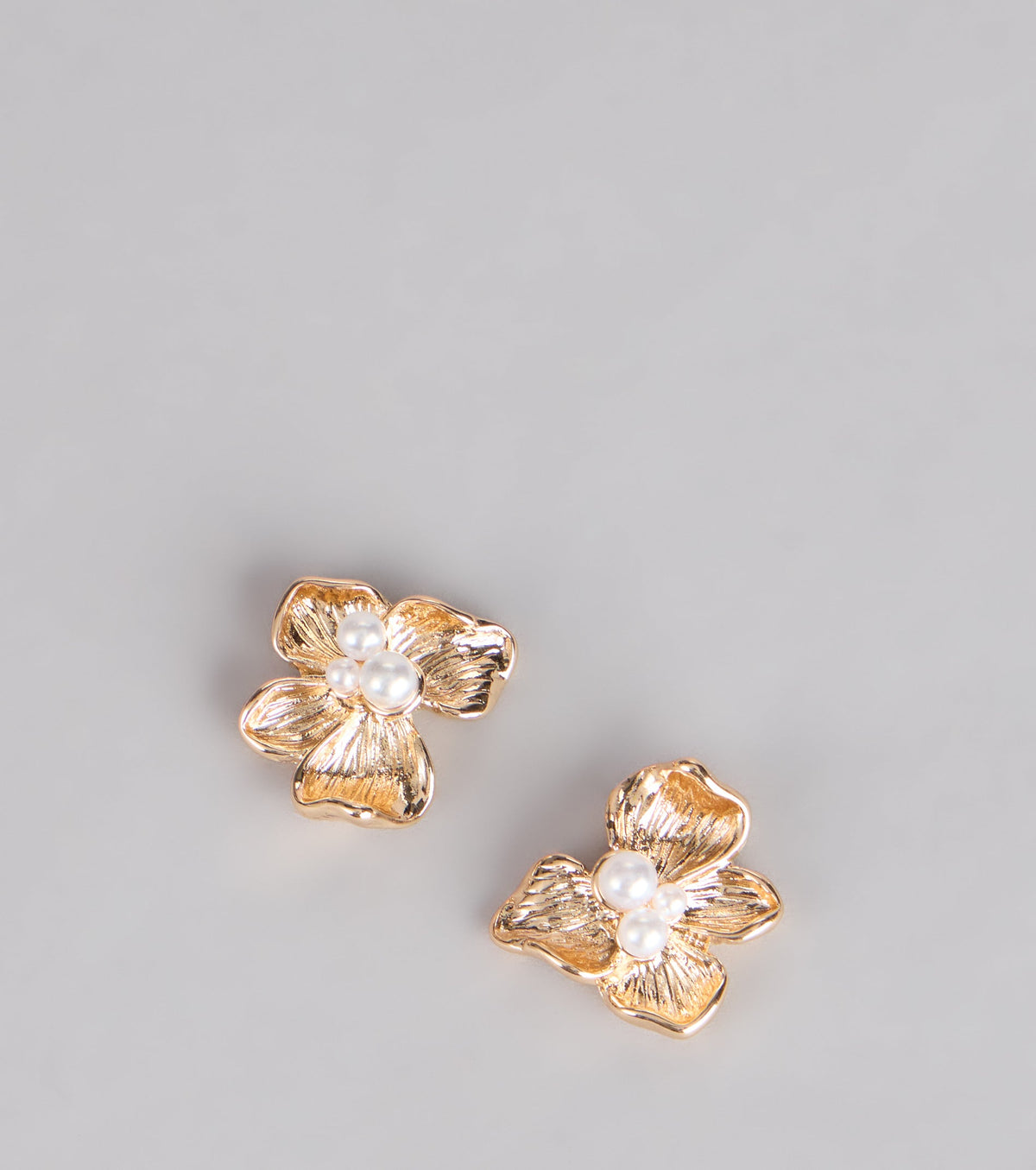 Petal Crush Pearl Flower Stud Earrings