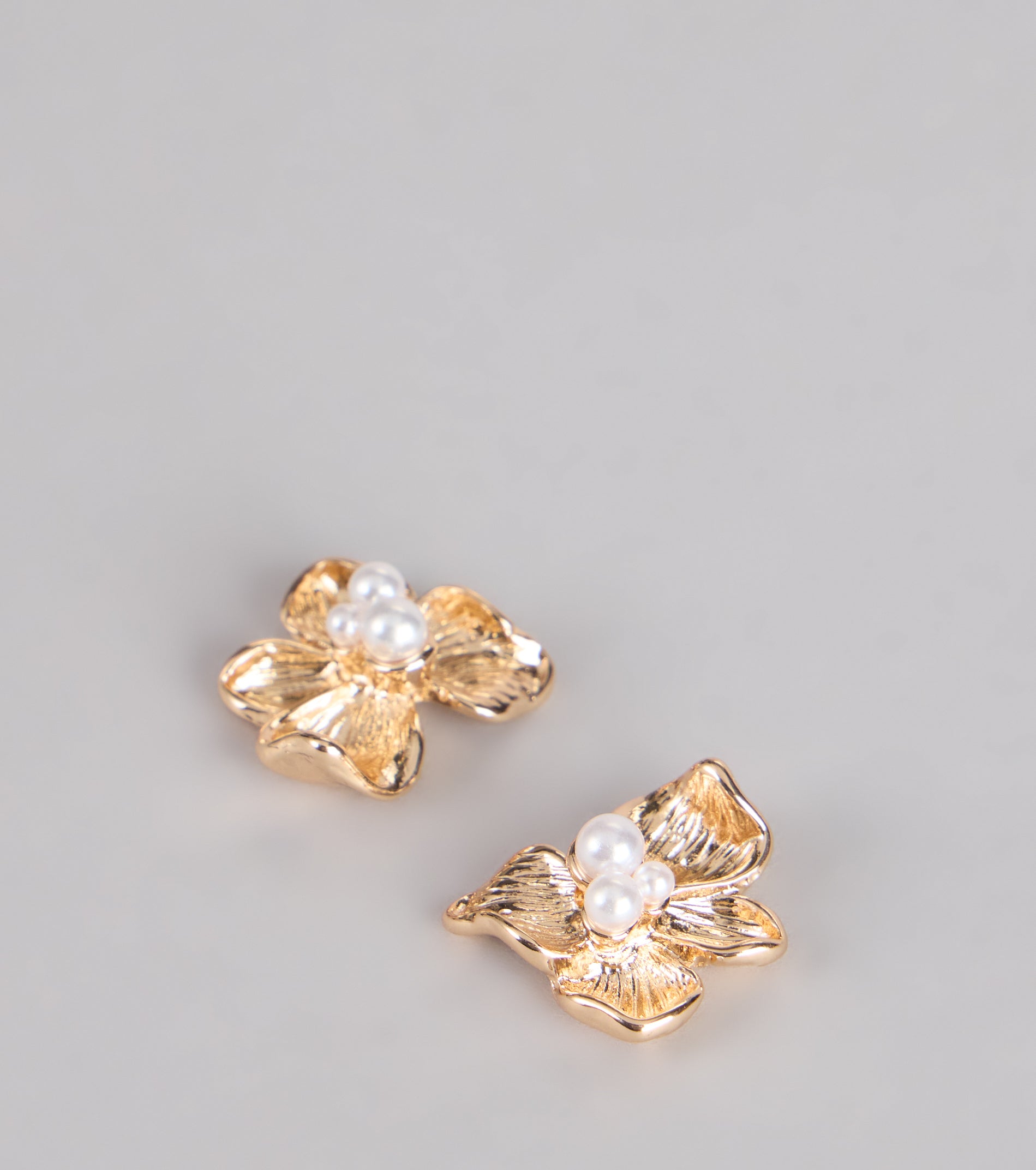 Petal Crush Pearl Flower Stud Earrings