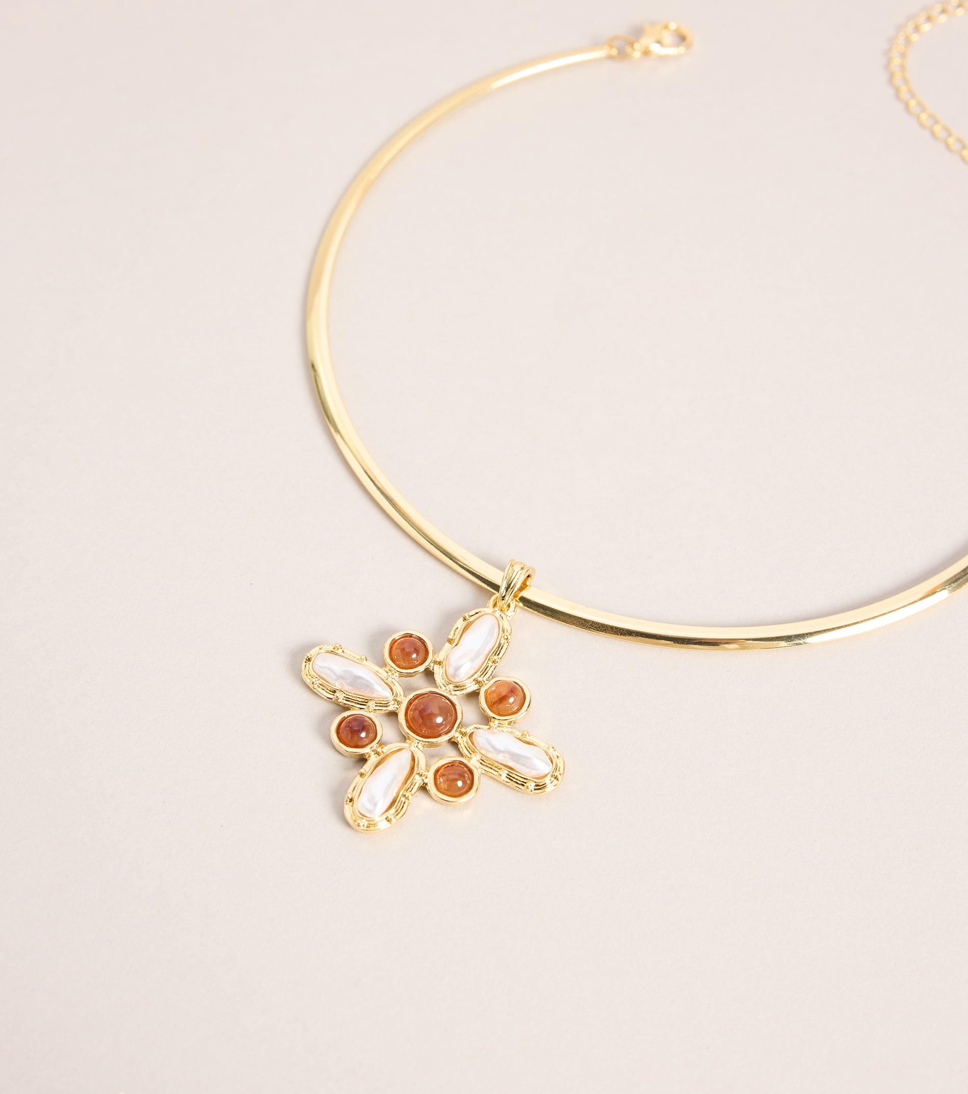 Chic And Sleek Cross Pendant Collar Necklace