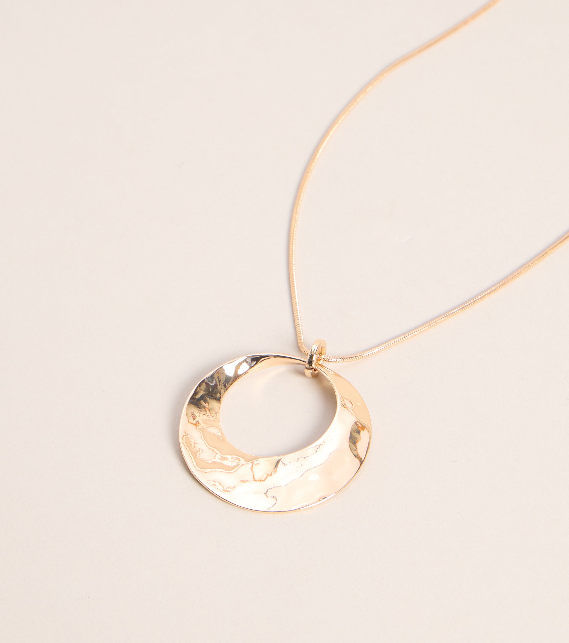 Circle Back Pendant Necklace