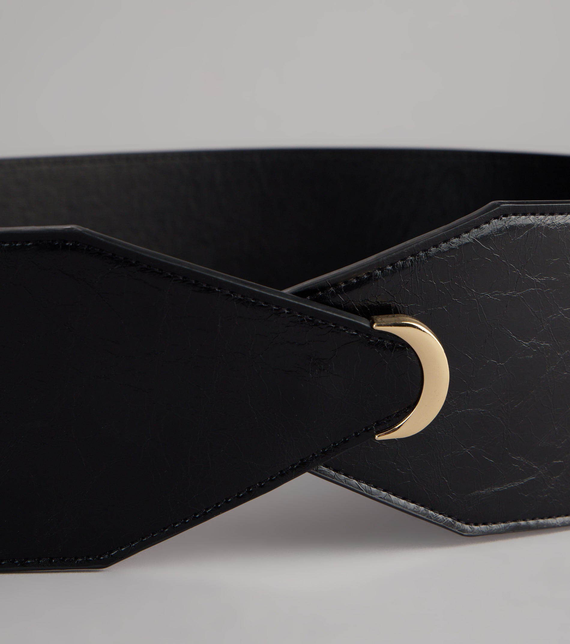 Sleek Finish Faux Leather Stretch Belt