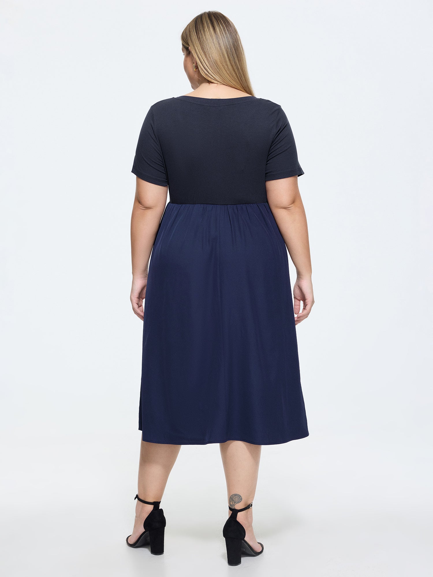 Half Button Placket Round Neck Midi Dress