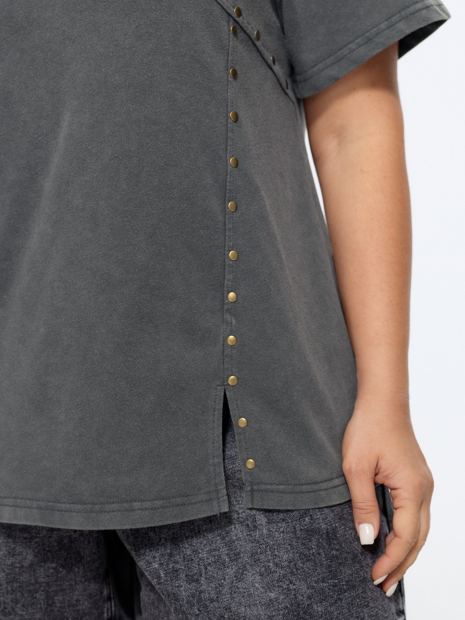 Beadwork Split Hem Plain T-Shirt
