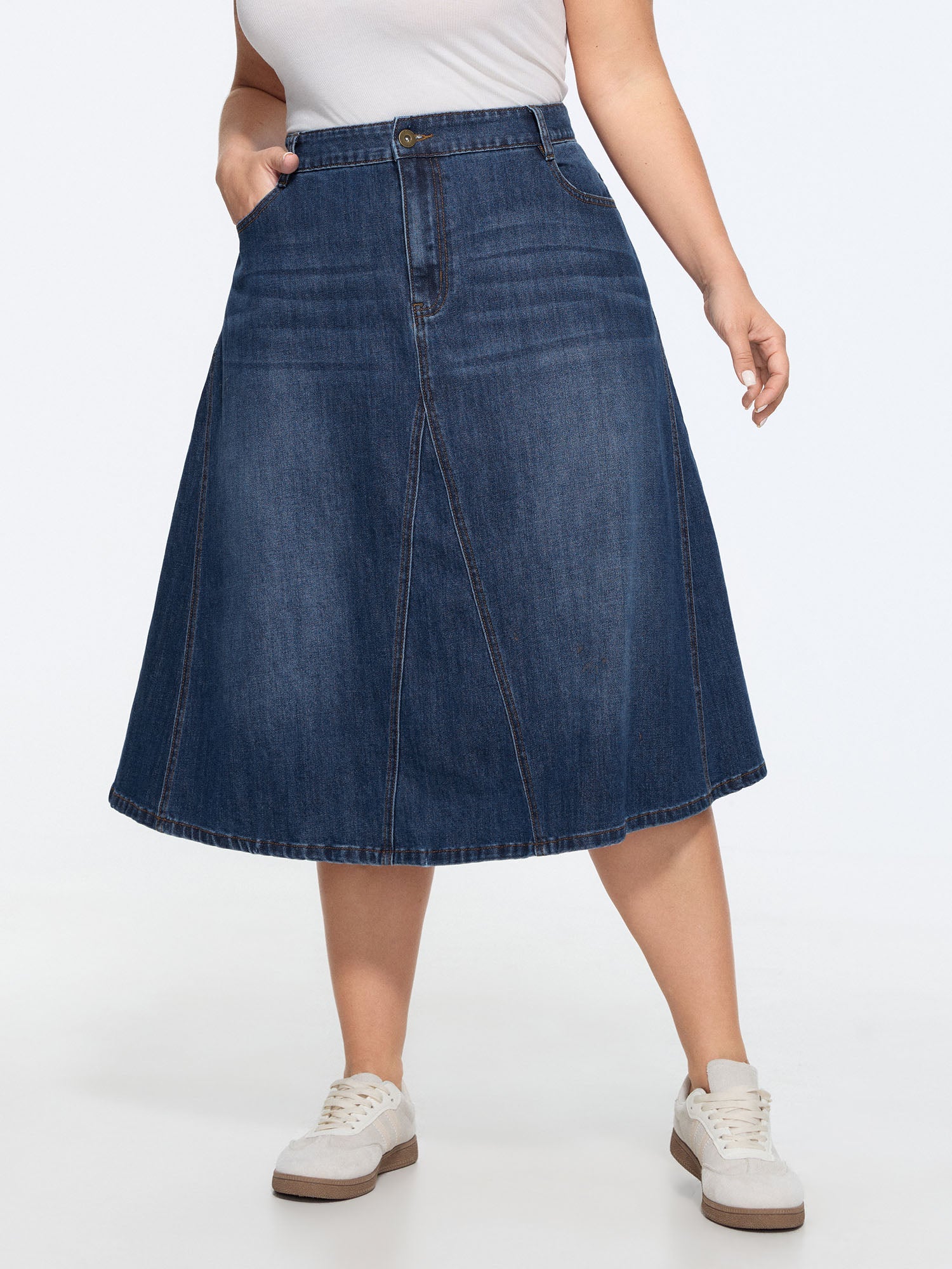 Stretchy Seamed Mid-Rise Denim Skirt