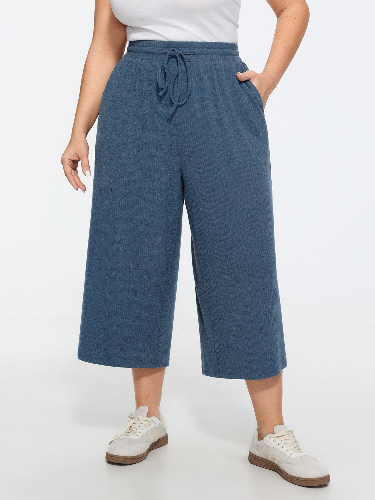 Stretchy Textured Cropped Wide-Leg Pants