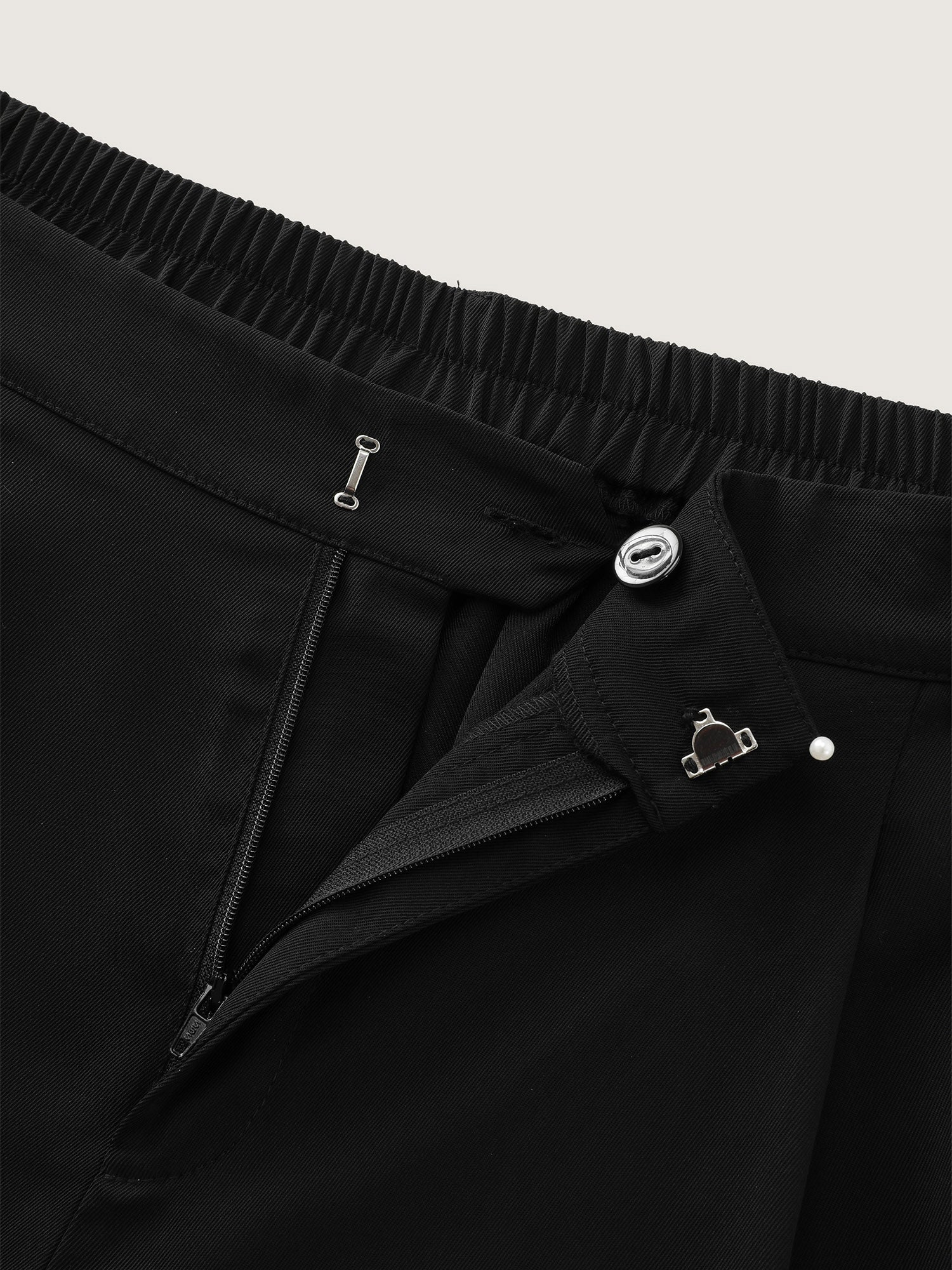 Bermuda Pleated Solid Pocket Shorts