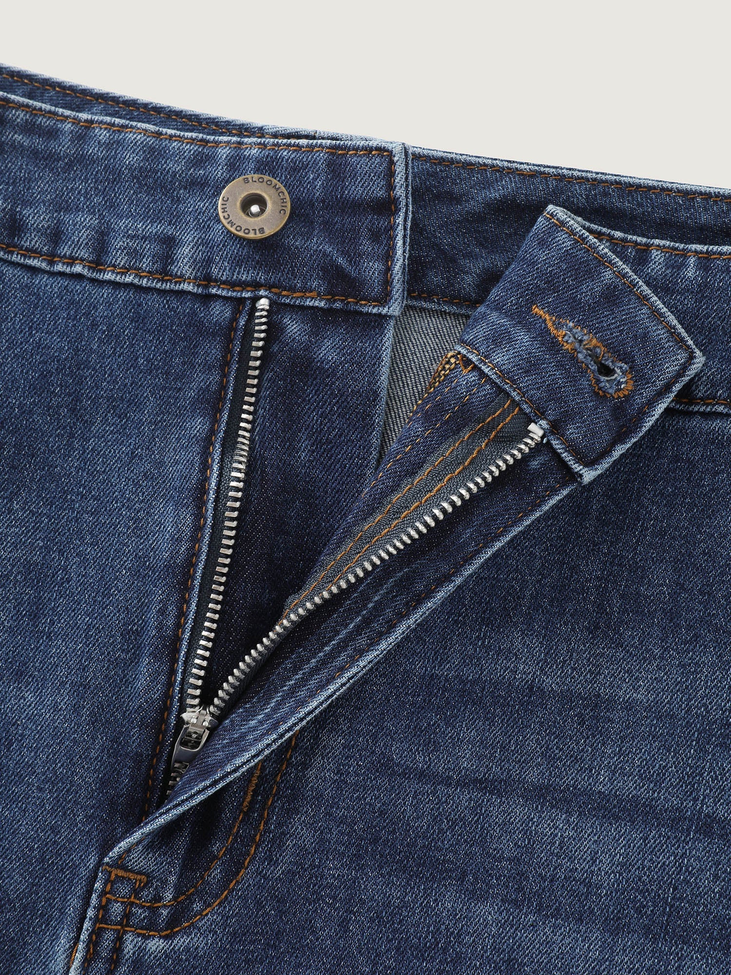 Stretchy Seamed Mid-Rise Denim Skirt