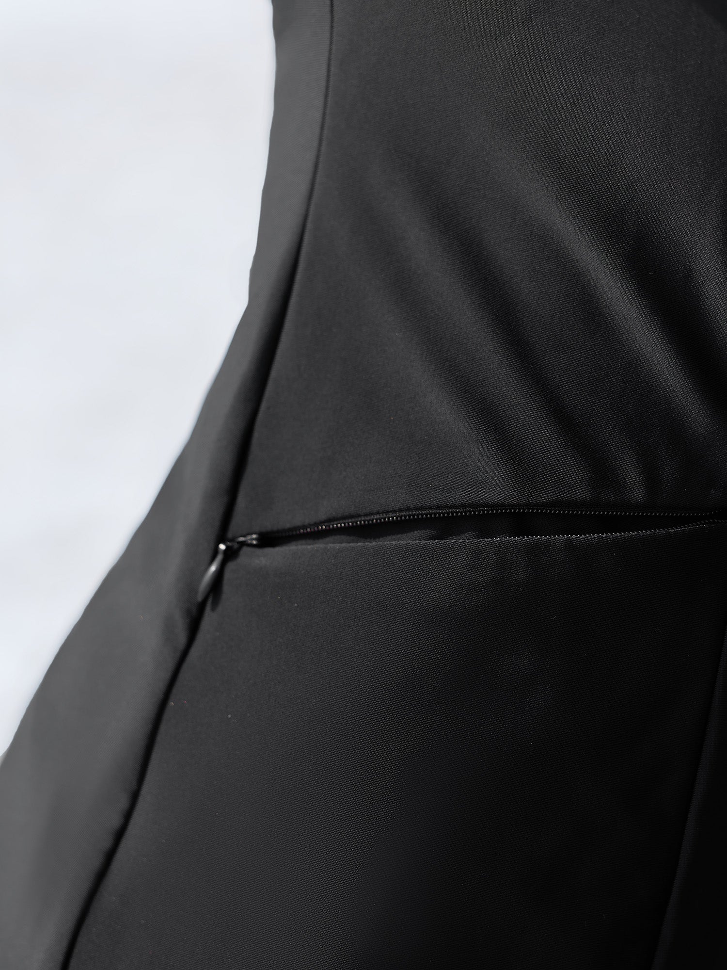 Zipper-Front Pockets Raglan Sleeve Swim Top