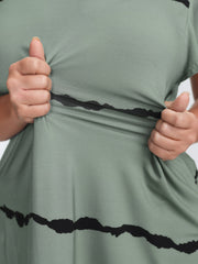 Stretchy Scribble Pattern V-Neck T-Shirt