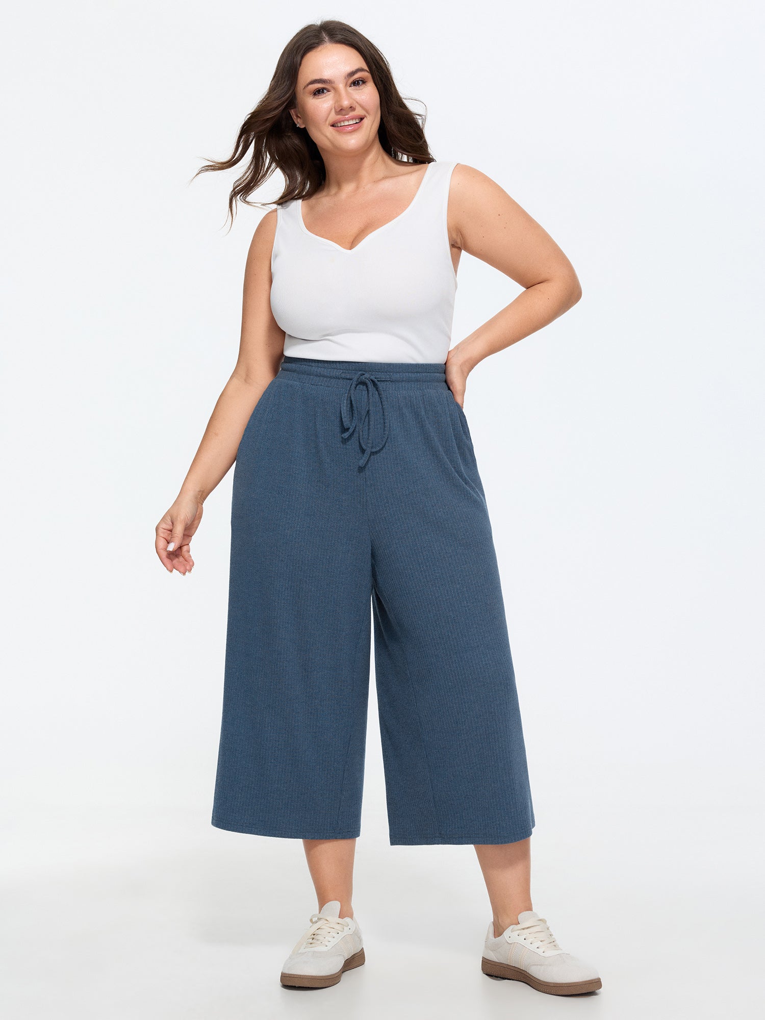 Stretchy Textured Cropped Wide-Leg Pants