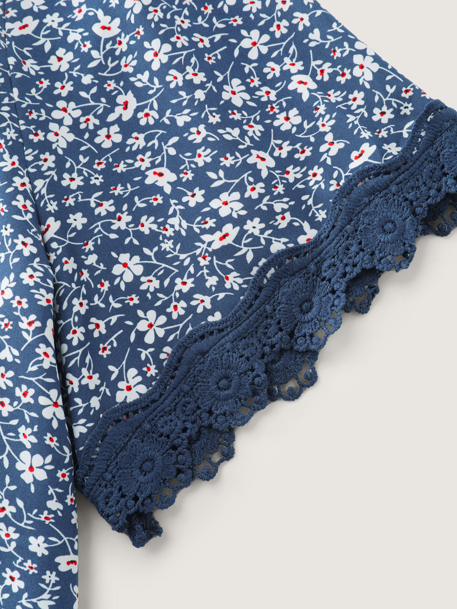 Floral Print Buttons Lace Sleeve Blouse