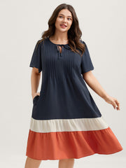 Color Contrast Plicated Detail Mini Dress