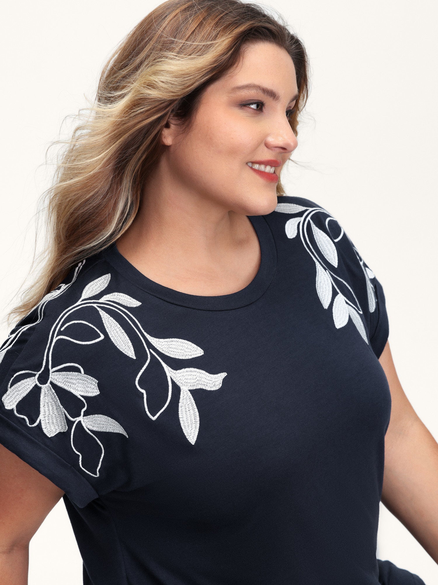 Leaf Embroidery Round Neck Split T-Shirt