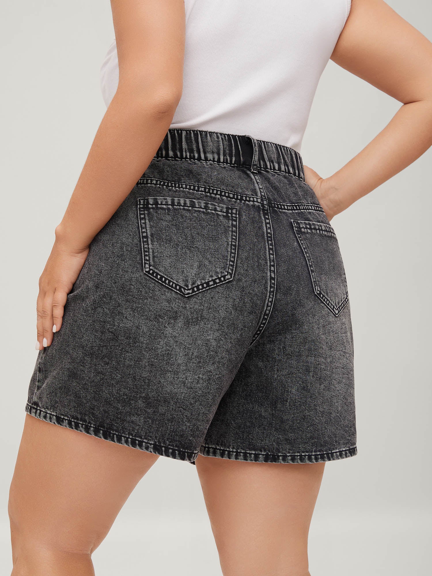 Elastic Waistband Classic Cut Denim Shorts