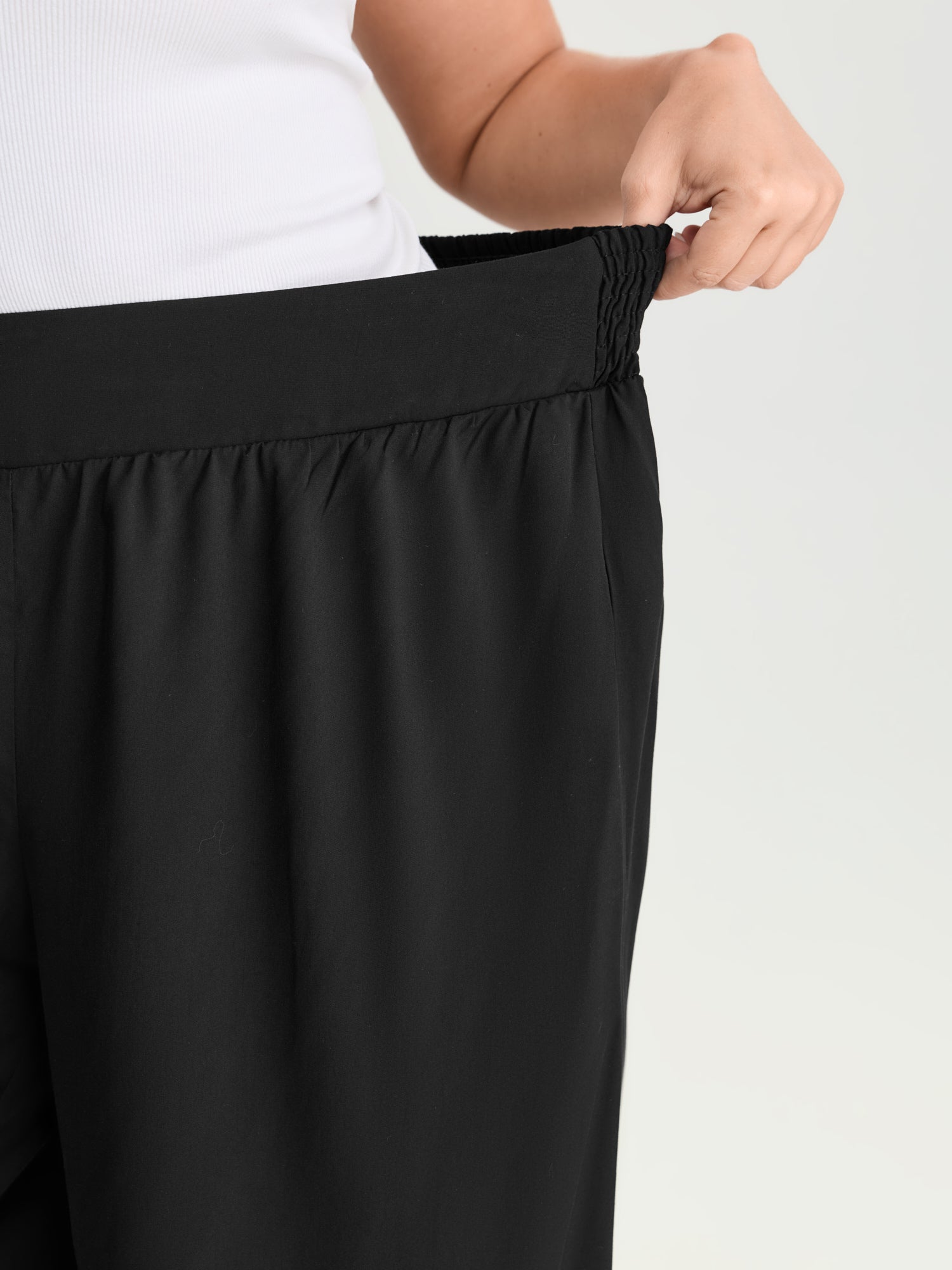 Arc Hem Breezy Feel Pants