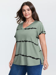 Stretchy Scribble Pattern V-Neck T-Shirt