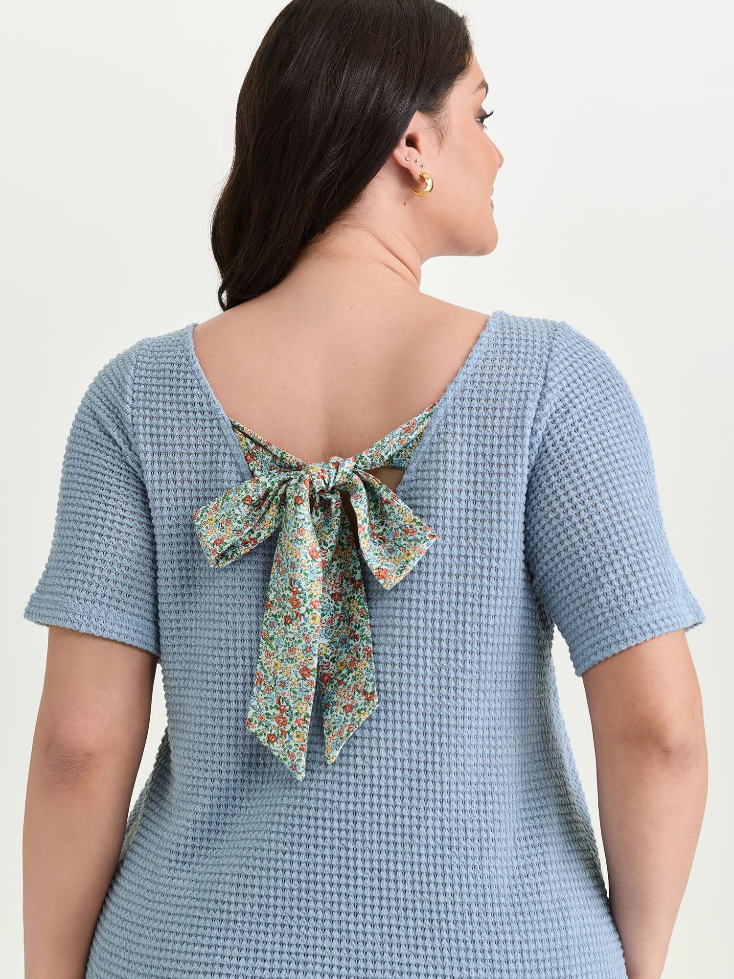Stretchy Textured Round Neck Plain T-Shirt